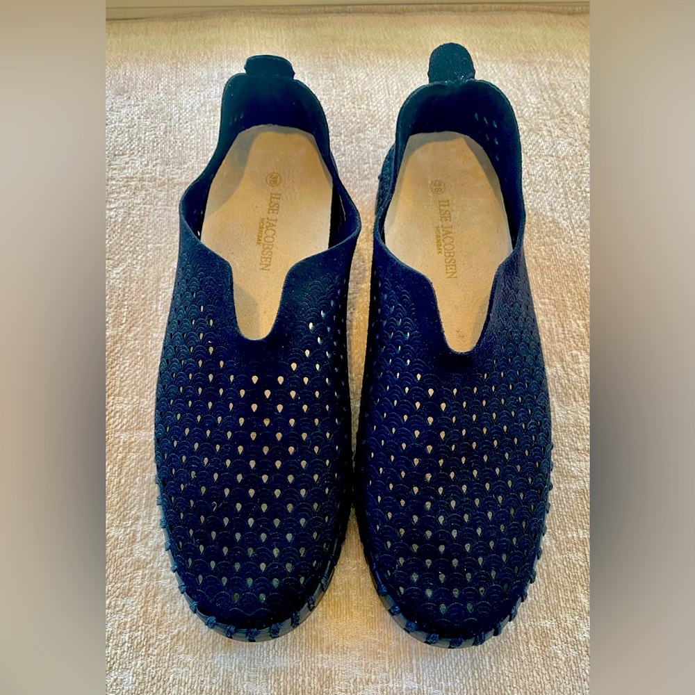 Isle Jacobsen tulip Black 38 flats slip on sneaker perforated extremely clean!!!
